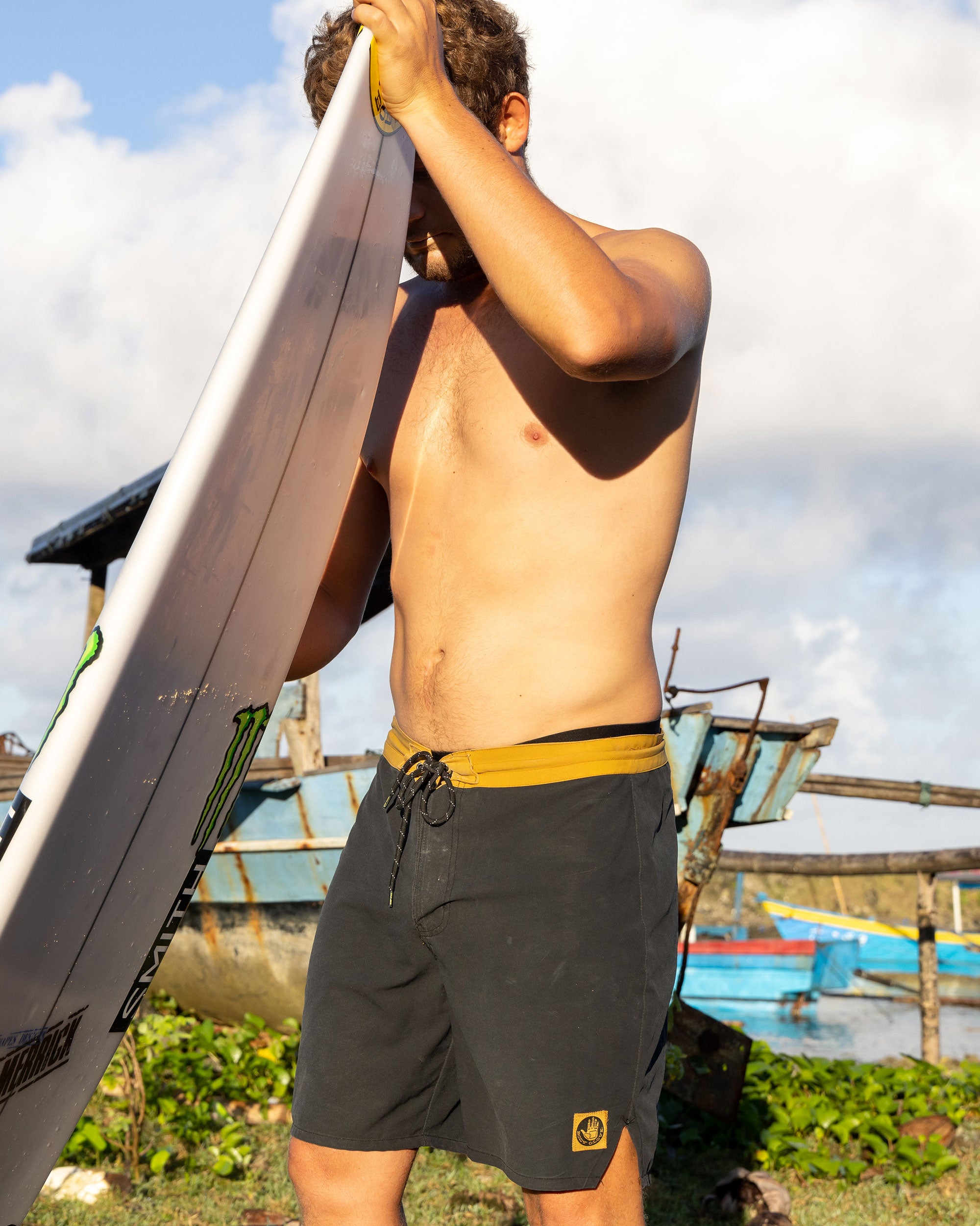 FiftyThree70 19" Performance Boardshorts - Black/Gold