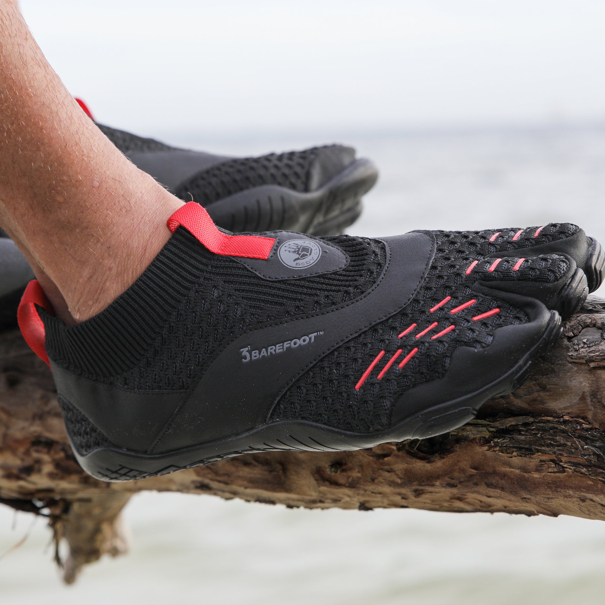 3T Barefoot Gauntlet - Black Red